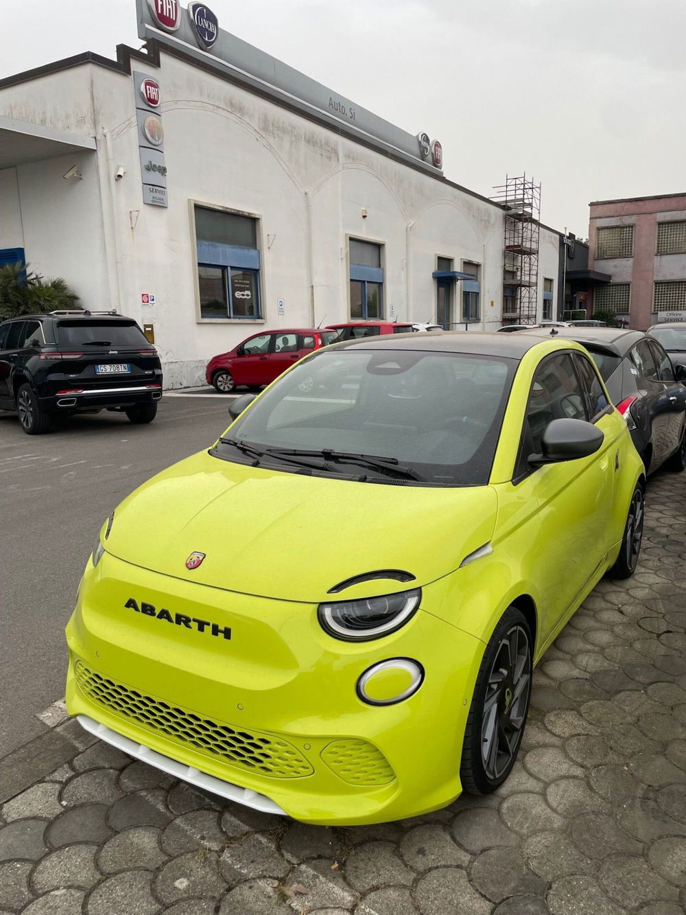 Abarth 500e Cabrio nuova a Lucca