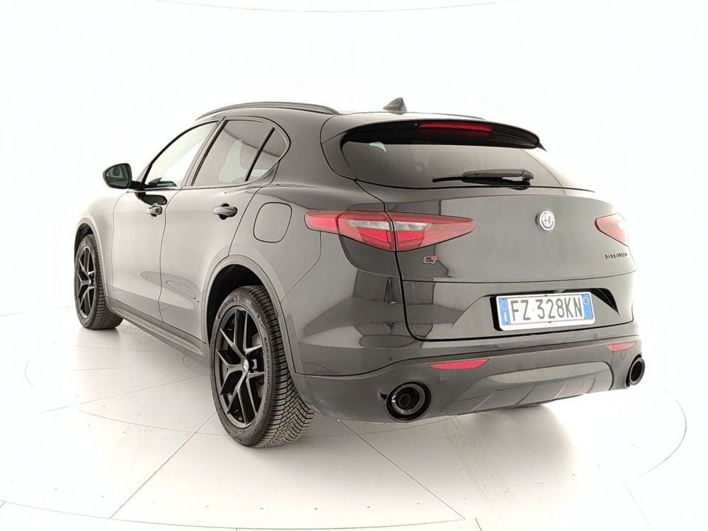 Alfa Romeo Stelvio usata a Caserta (4)