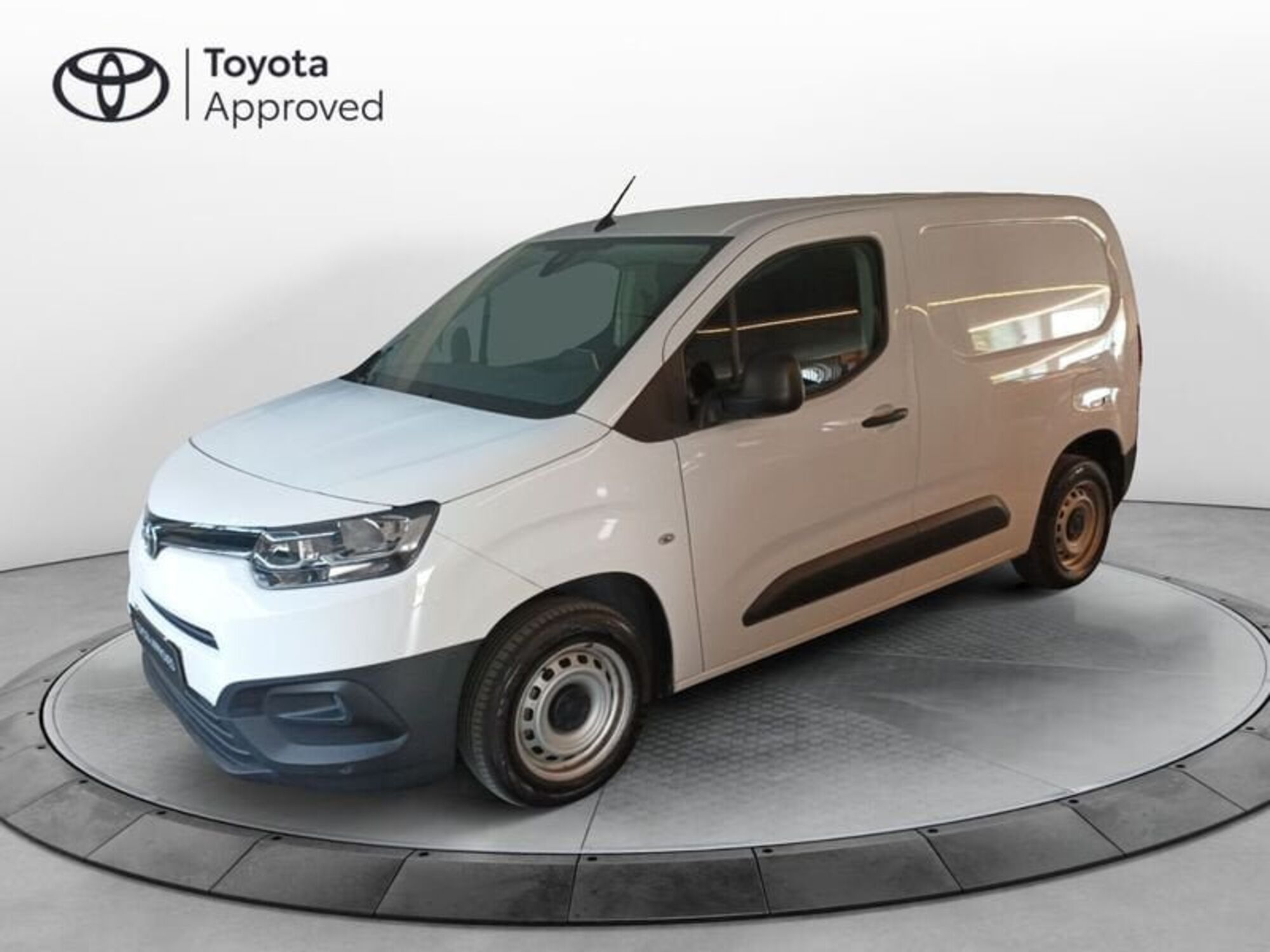 Toyota Proace City Verso City Verso 1.5D 130 CV S&amp;S Short D Lounge  del 2020 usata a Bassano del Grappa