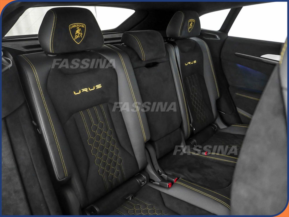 Lamborghini Urus usata a Milano (15)