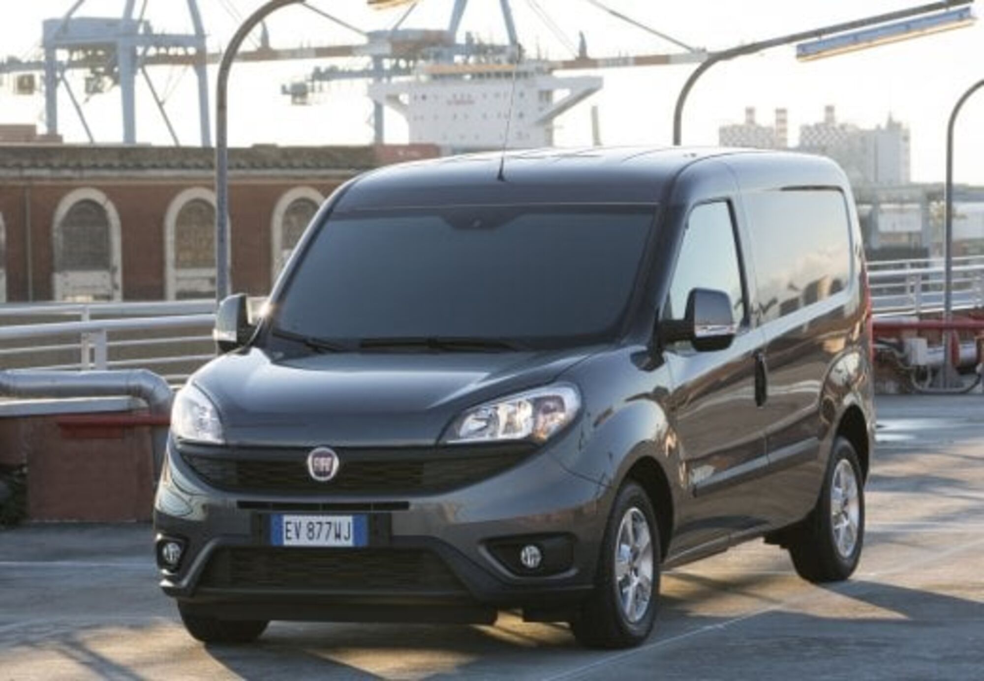 Fiat Dobl&ograve; Furgone 1.4 Natural Power PL-TN Cargo Maxi Easy  del 2016 usata a Giulianova