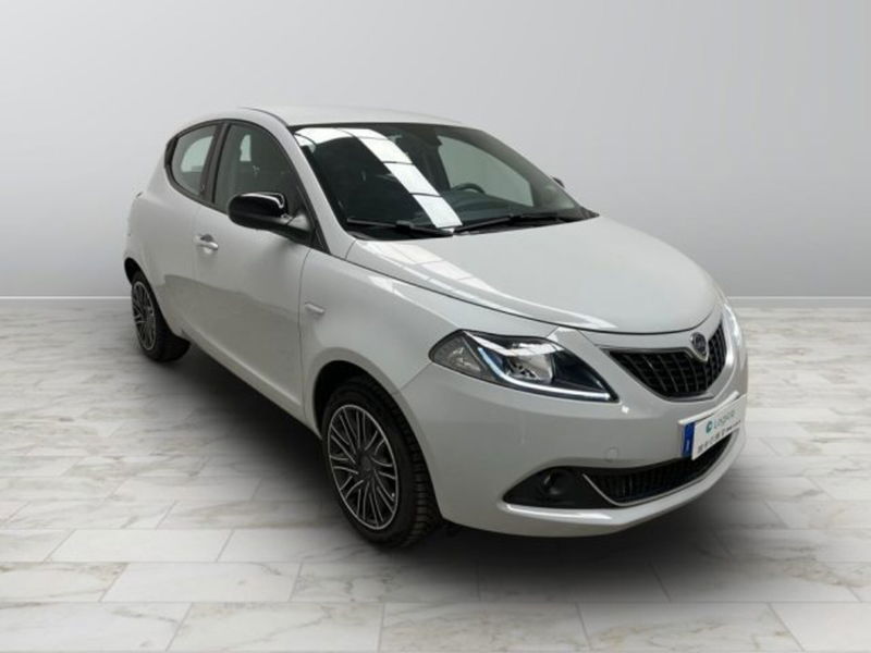 Lancia Ypsilon 1.0 FireFly 5 porte S&amp;S Hybrid Ecochic Gold  del 2021 usata a Biella