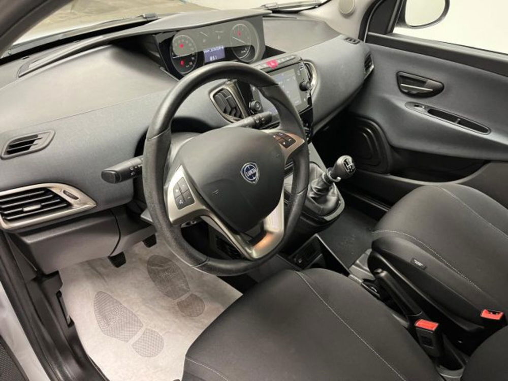 Lancia Ypsilon usata a Biella (17)