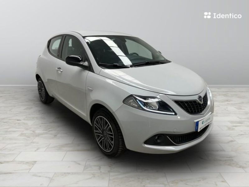 Lancia Ypsilon 1.0 FireFly 5 porte S&amp;S Hybrid Ecochic Gold  del 2021 usata a Biella