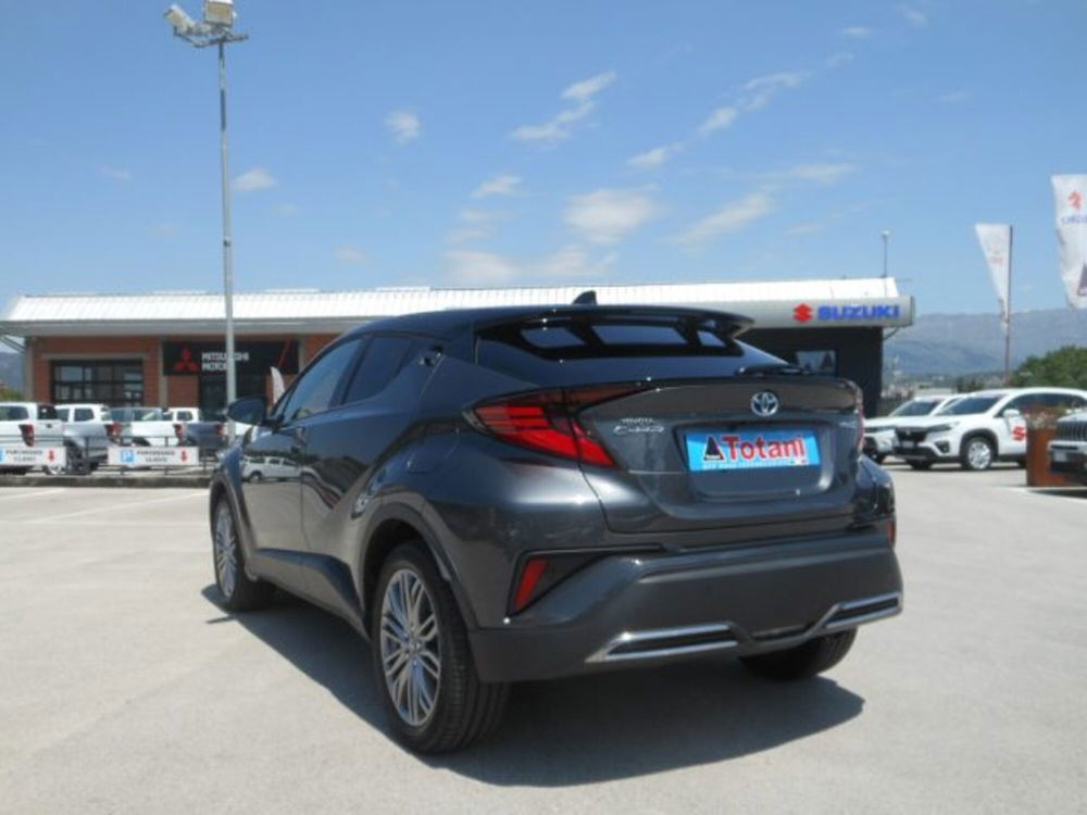 Toyota Toyota C-HR nuova a L'Aquila (12)