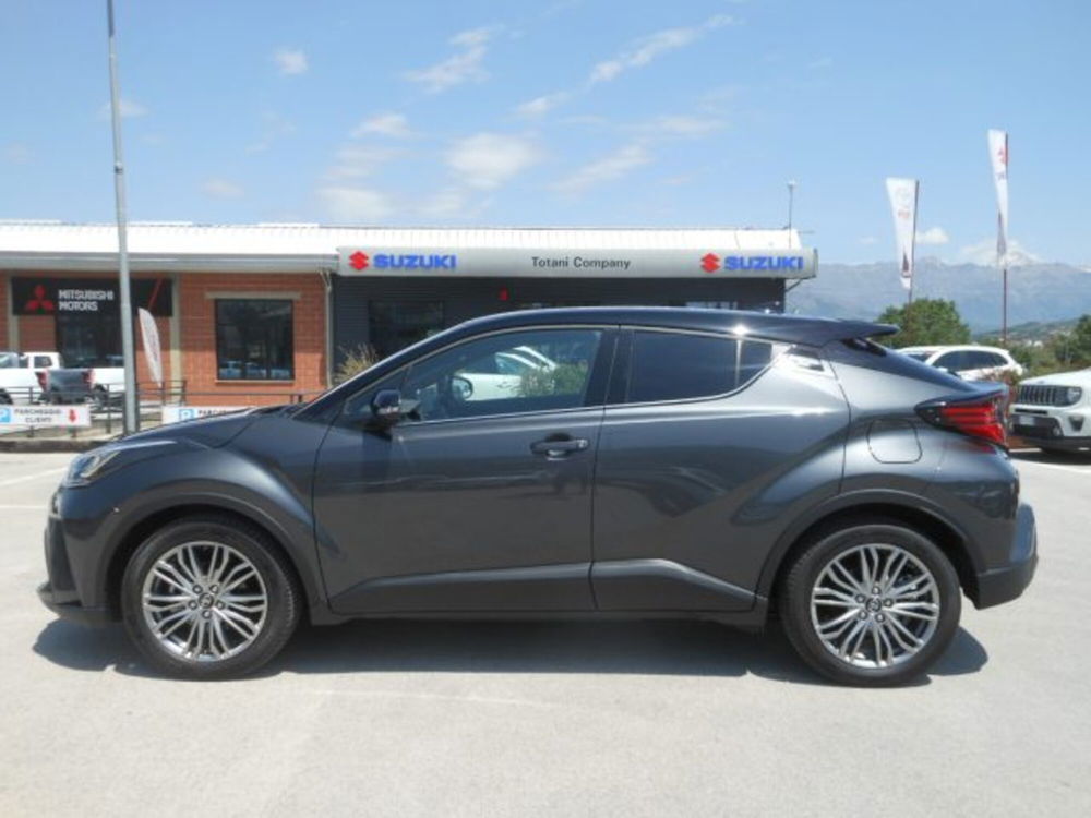 Toyota Toyota C-HR nuova a L'Aquila (13)