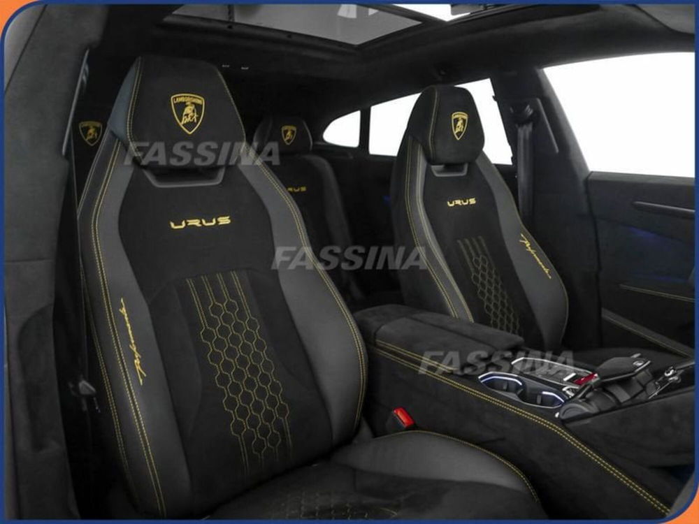 Lamborghini Urus usata a Milano (17)