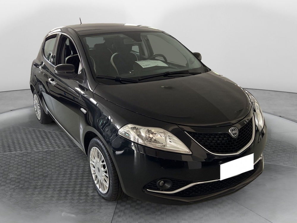 Lancia Ypsilon usata a Pisa