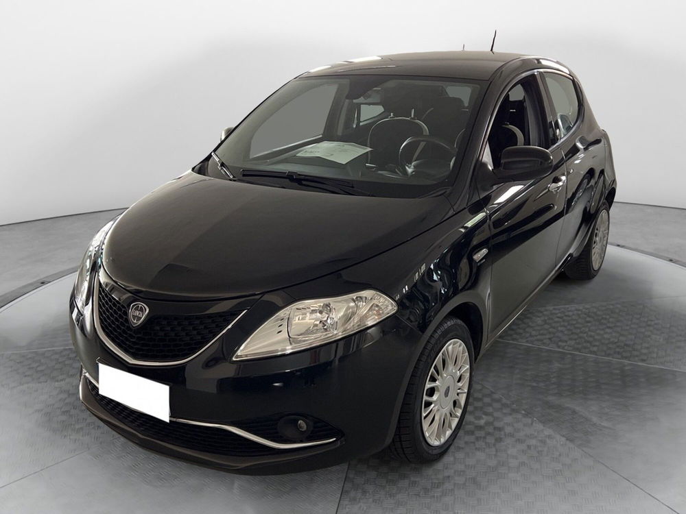 Lancia Ypsilon usata a Pisa (2)