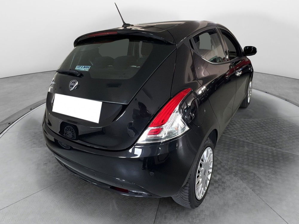 Lancia Ypsilon usata a Pisa (7)