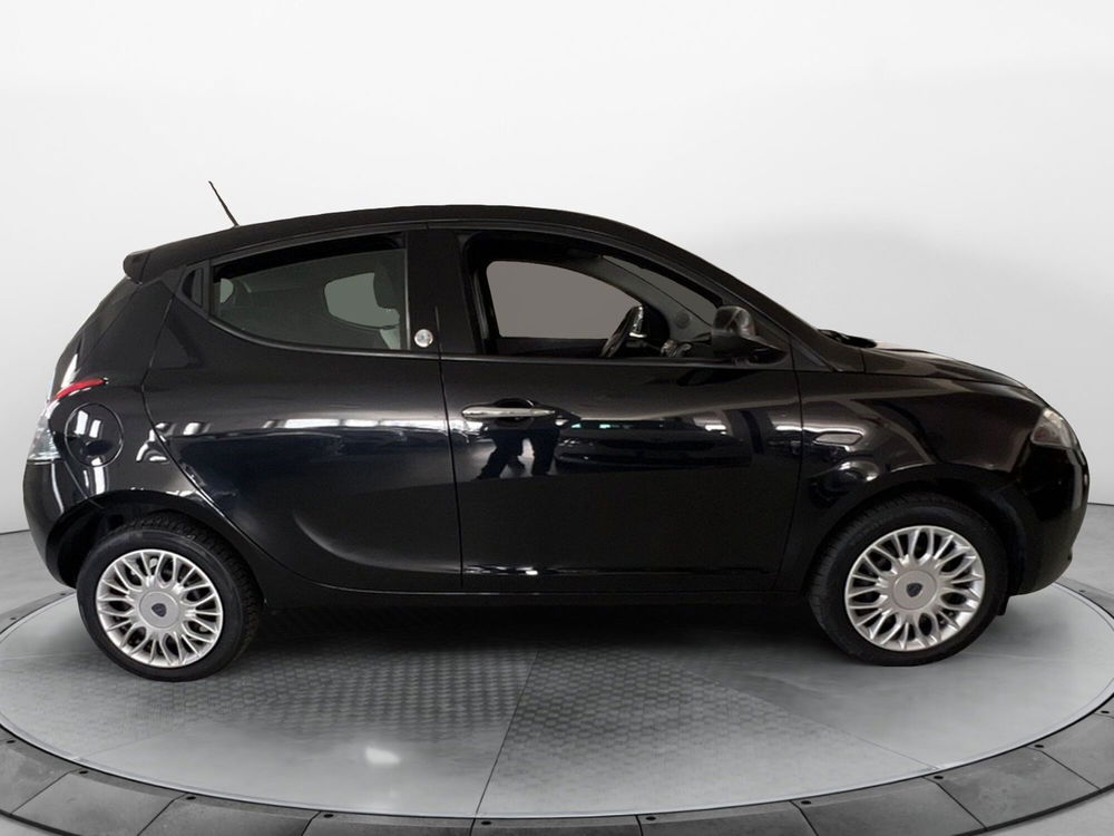 Lancia Ypsilon usata a Pisa (8)