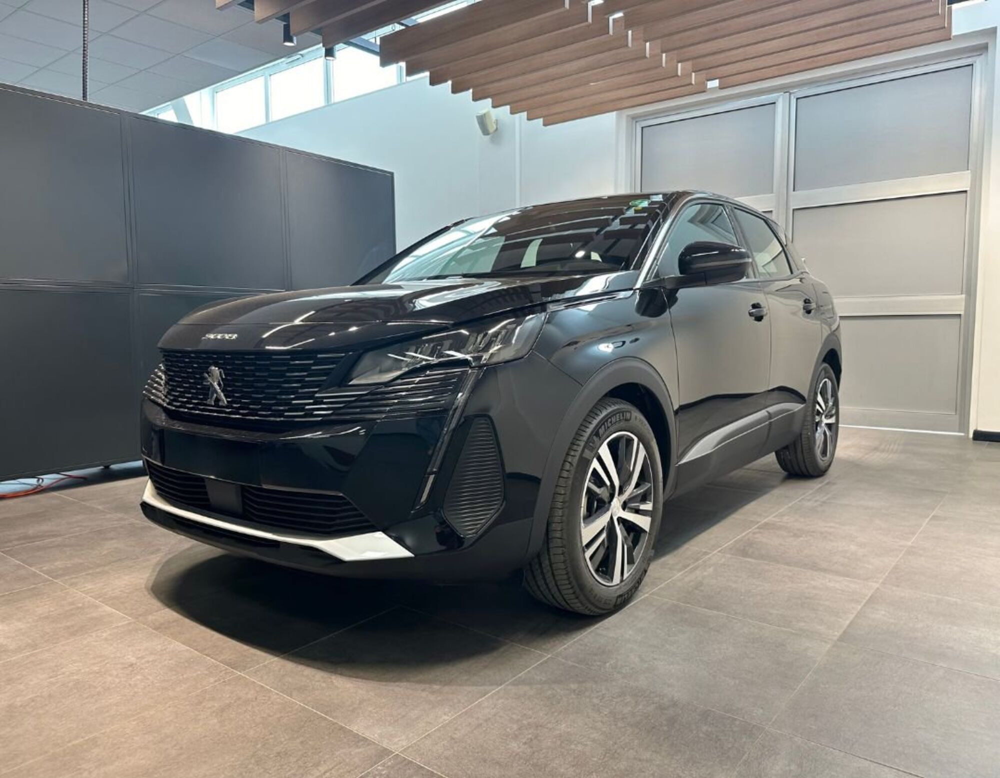 Peugeot 3008 Hybrid 225 e-EAT8 Active Pack  nuova a Ferrara