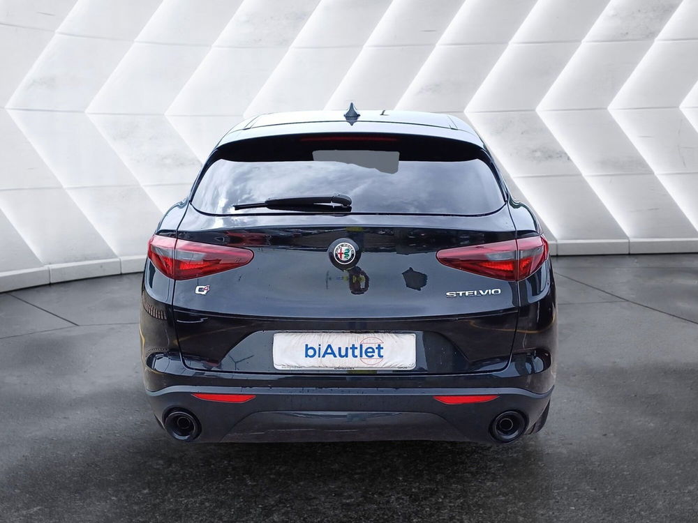 Alfa Romeo Stelvio usata a Genova (3)