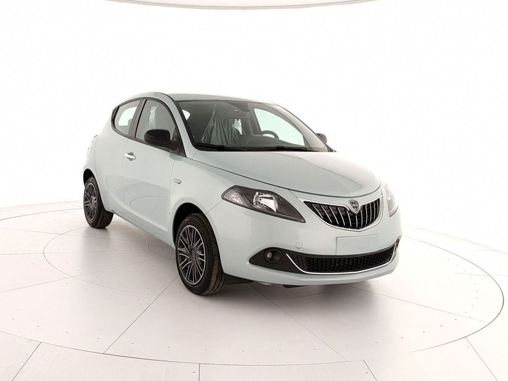 Lancia Ypsilon nuova a Caserta