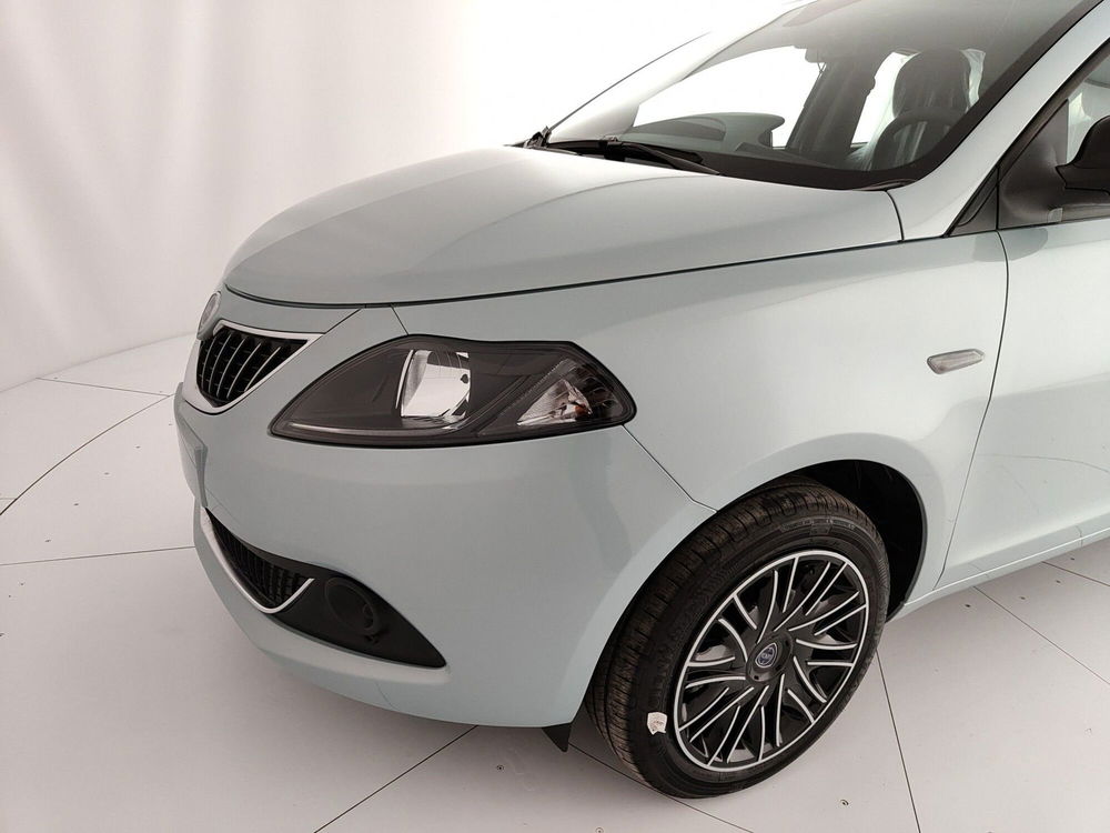 Lancia Ypsilon nuova a Caserta (11)