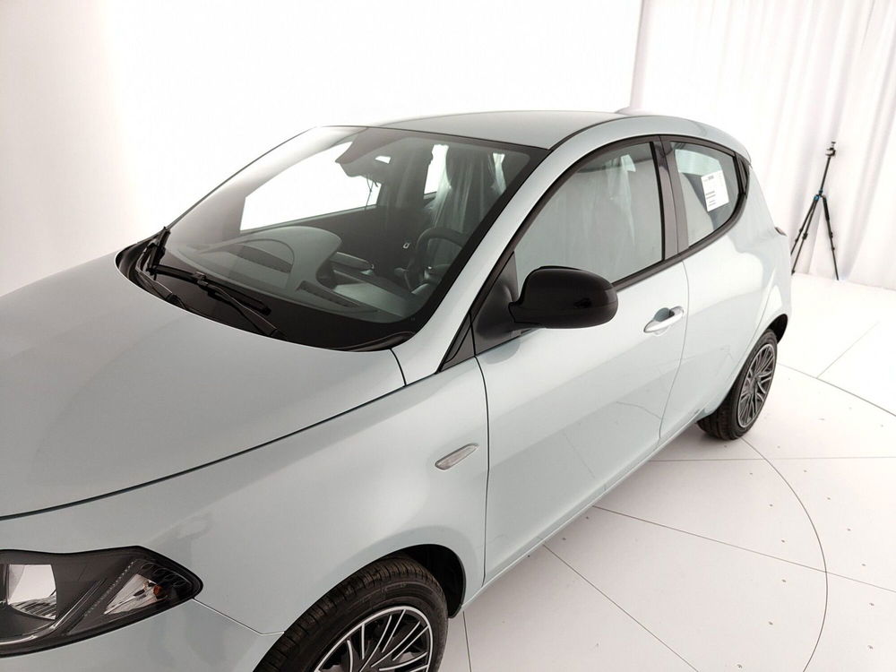 Lancia Ypsilon nuova a Caserta (12)