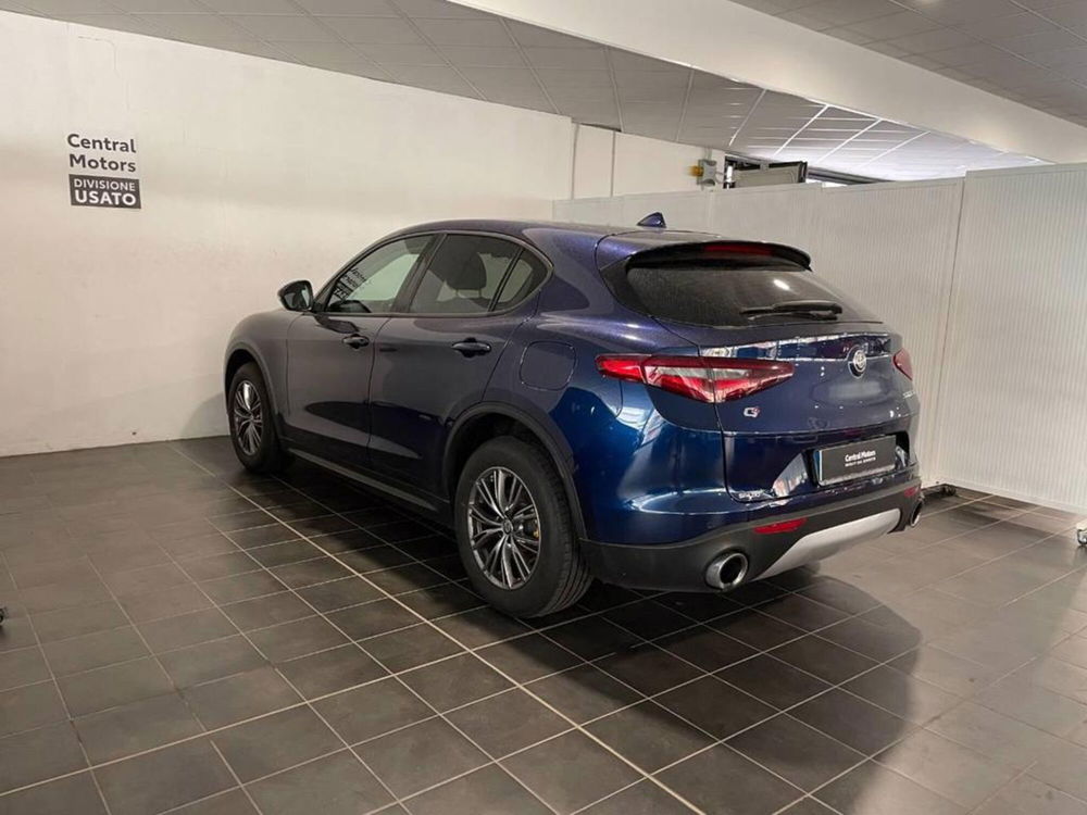 Alfa Romeo Stelvio usata a Torino (4)