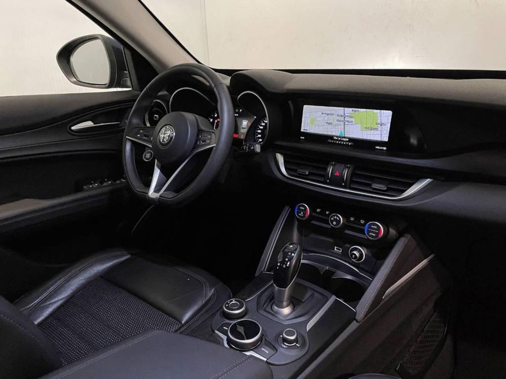 Alfa Romeo Stelvio usata a Torino (8)