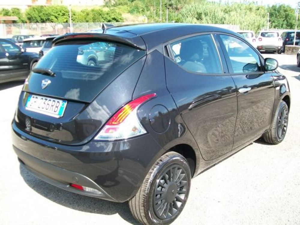 Lancia Ypsilon nuova a Frosinone (6)