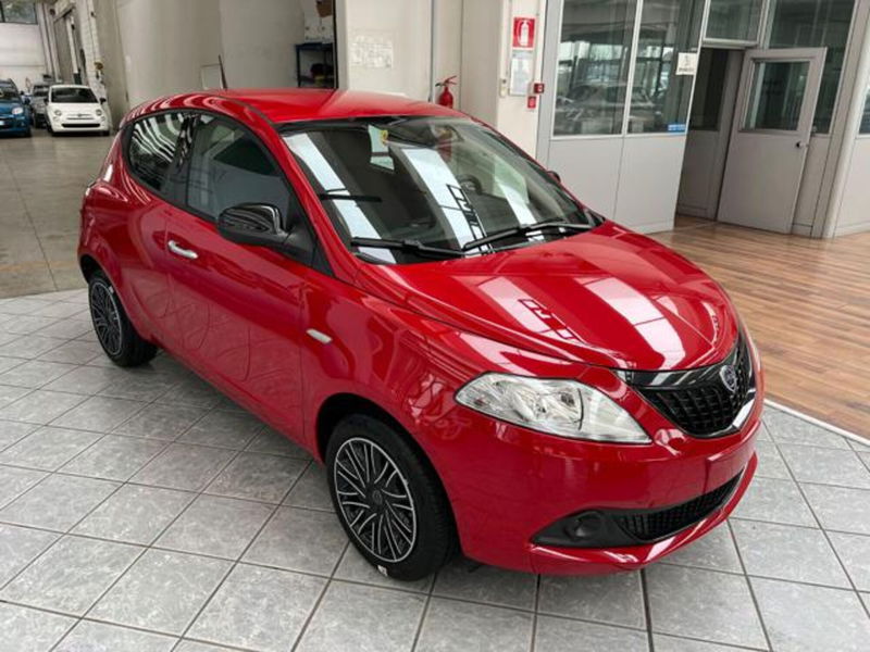 Lancia Ypsilon 1.0 FireFly 5 porte S&amp;S Hybrid Ecochic Silver  nuova a Vignola