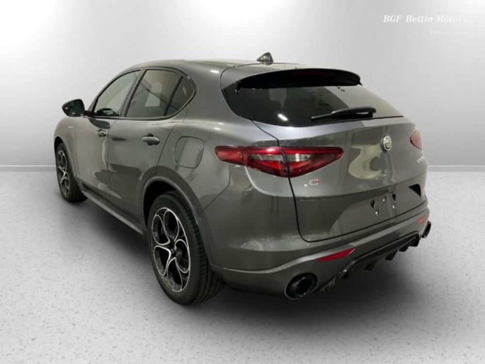 Alfa Romeo Stelvio nuova a Padova (4)