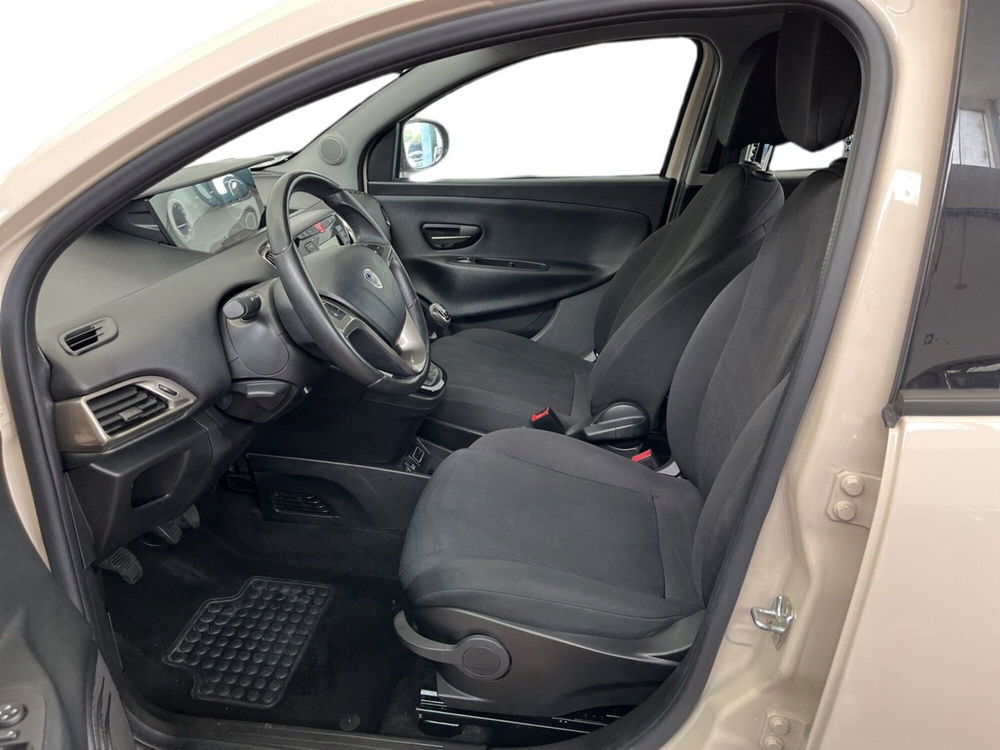 Lancia Ypsilon usata a Torino (12)