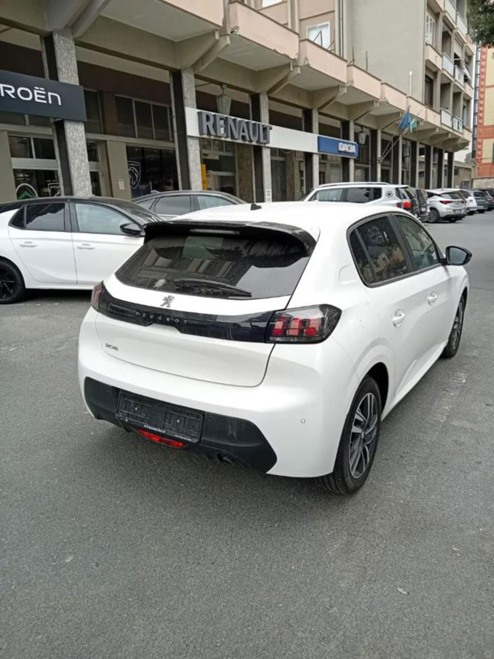 Peugeot 208 nuova a Savona (19)