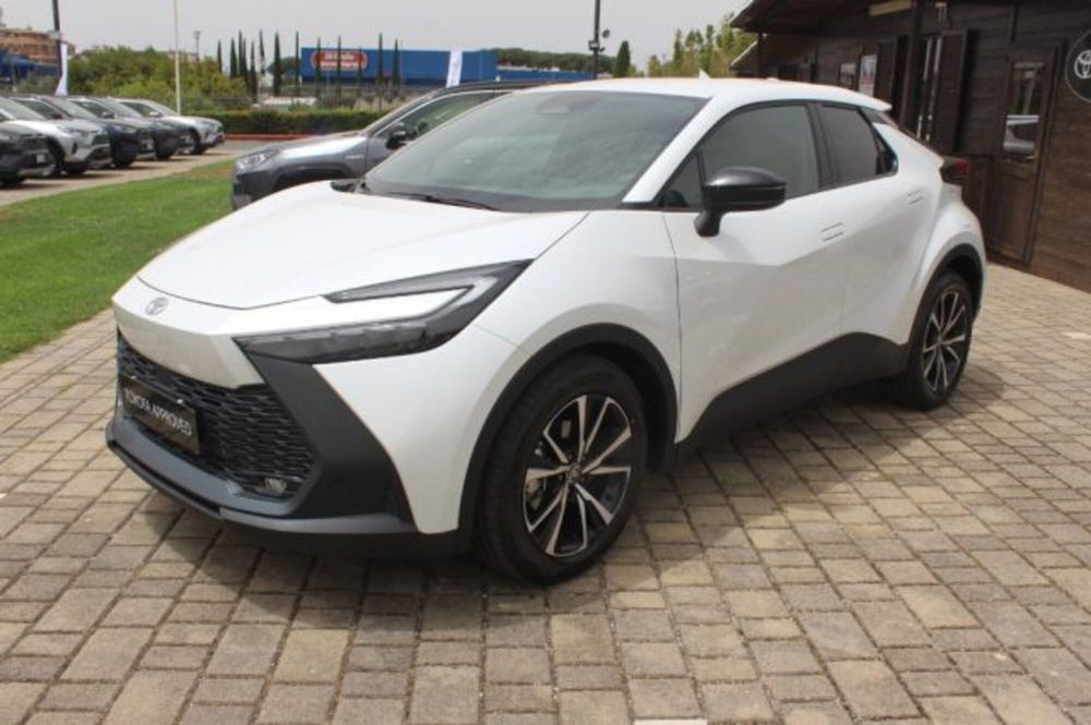 Toyota Toyota C-HR nuova a Roma