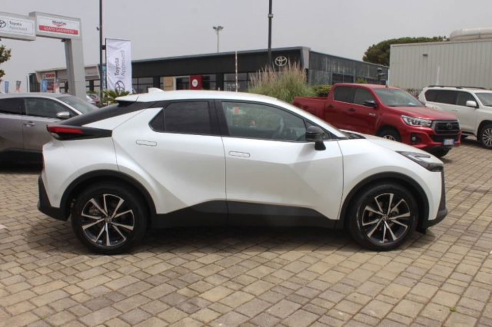 Toyota Toyota C-HR nuova a Roma (14)