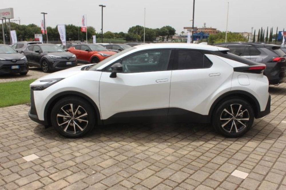 Toyota Toyota C-HR nuova a Roma (3)