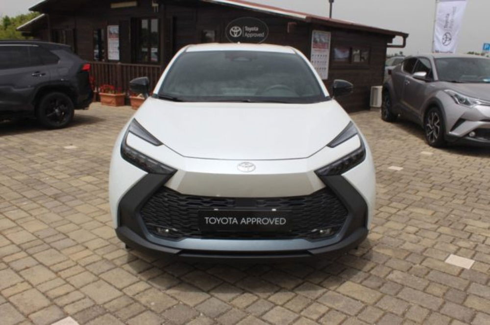 Toyota Toyota C-HR nuova a Roma (5)