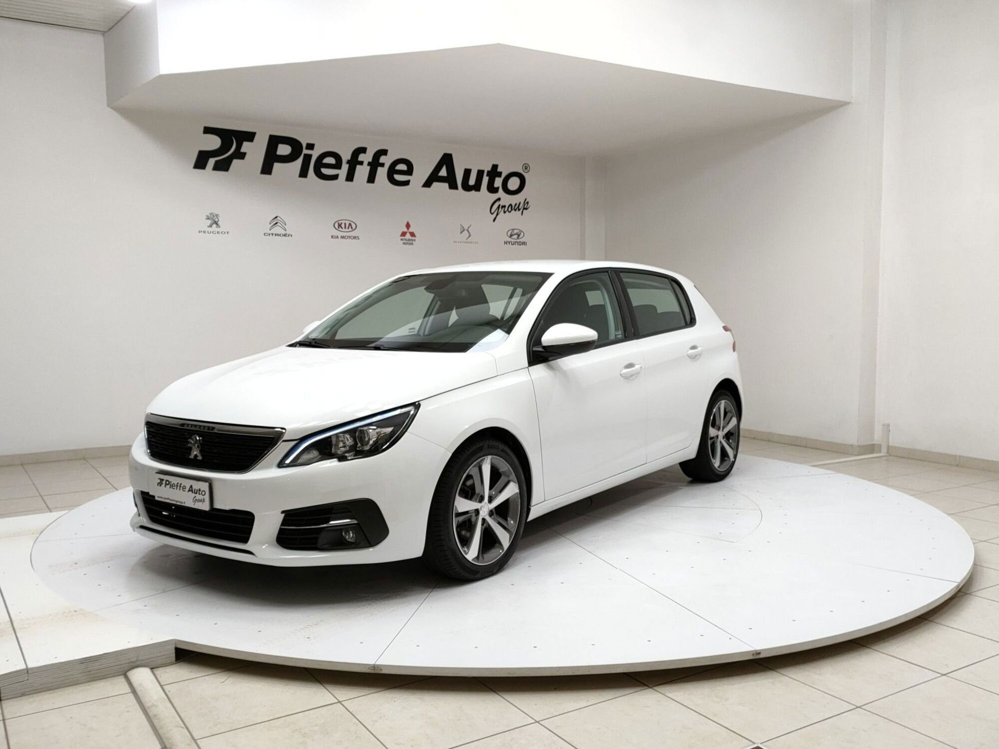 Peugeot 308 1.2 puretech t Active Pack s&amp;s 130cv del 2020 usata a L&#039;Aquila