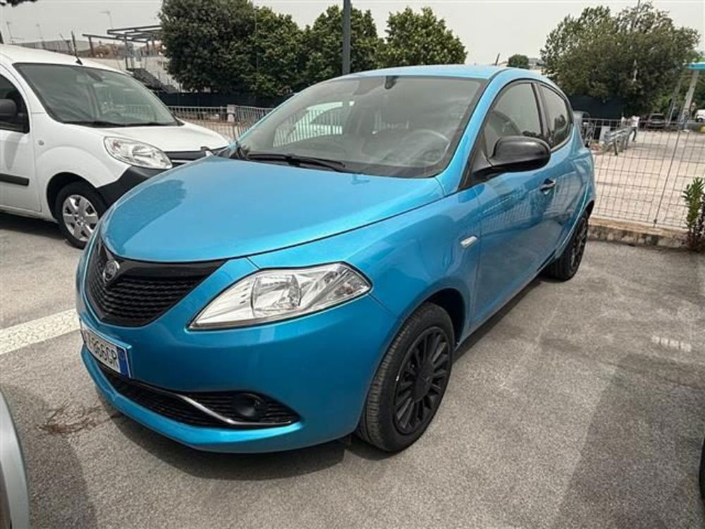 Lancia Ypsilon usata a Macerata (2)