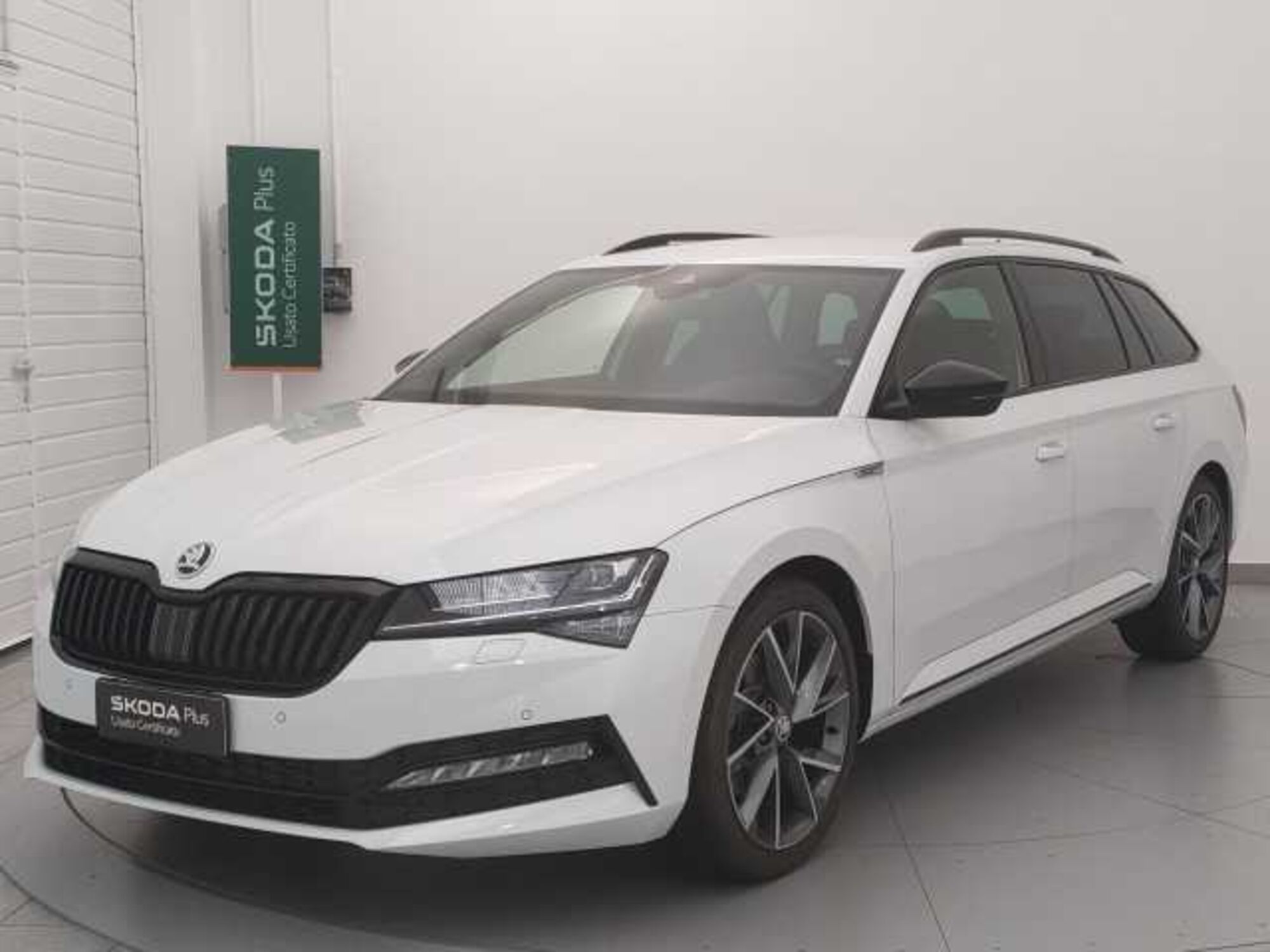 Skoda Superb 2.0 TDI EVO 200 CV SCR DSG SportLine nuova a Busto Arsizio