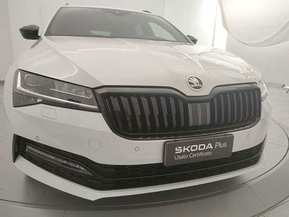 Skoda Superb nuova a Varese (6)