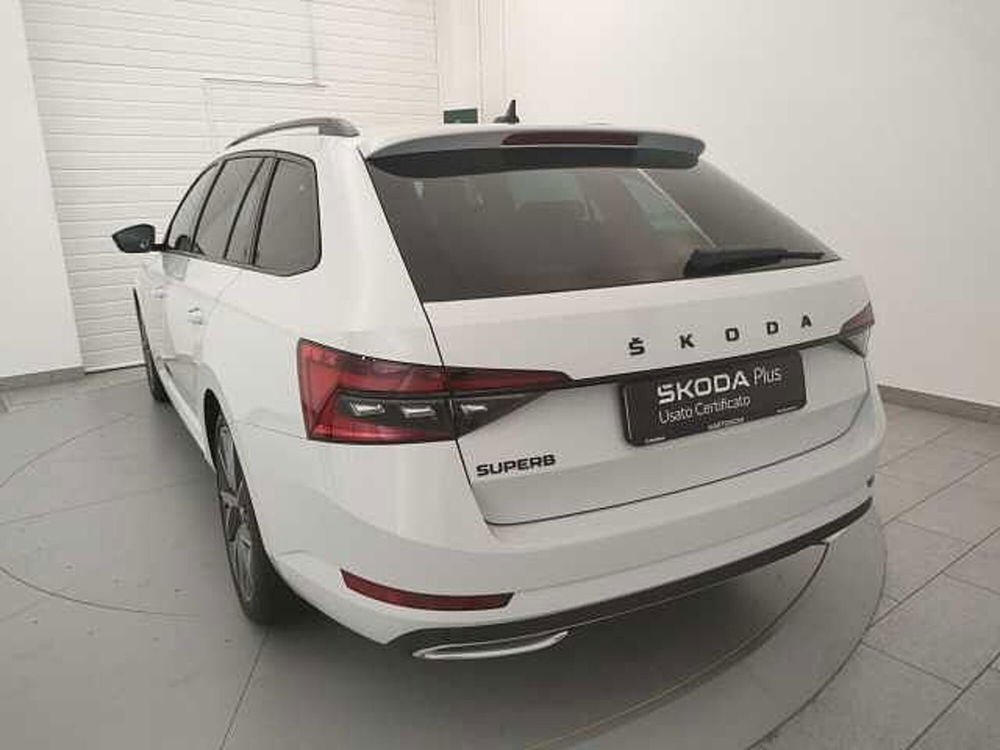 Skoda Superb nuova a Varese (8)