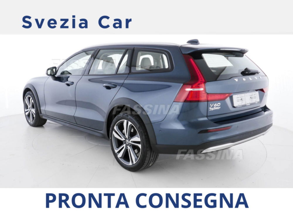 Volvo V60 Cross Country nuova a Milano (3)