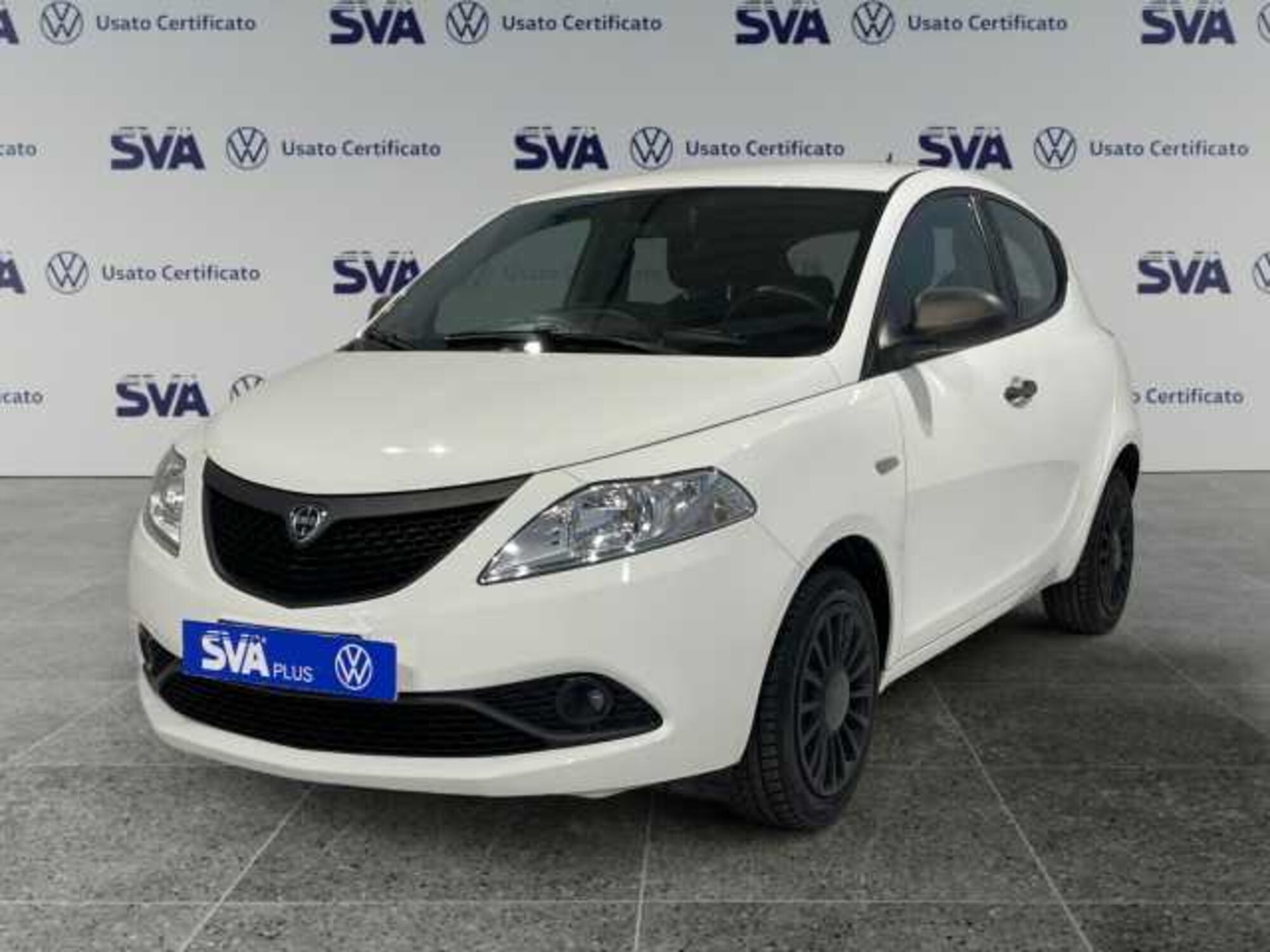 Lancia Ypsilon 1.2 69 CV 5 porte Silver  del 2017 usata a Ravenna