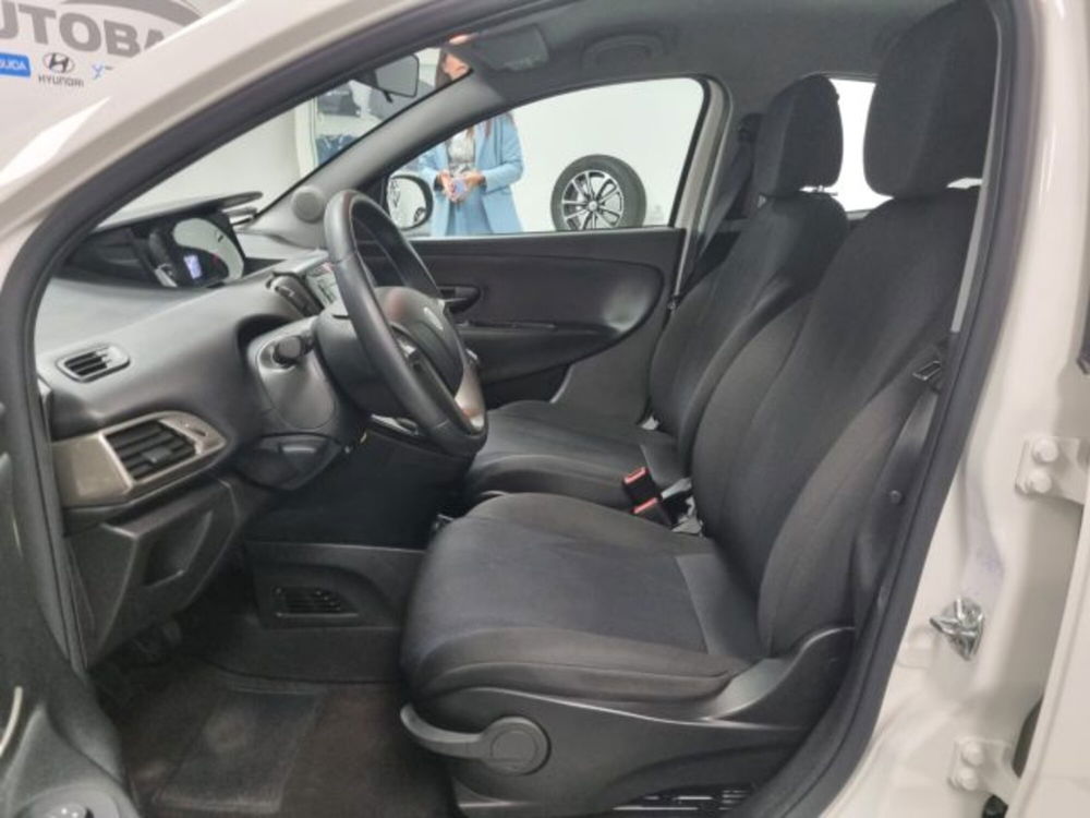 Lancia Ypsilon usata a Brescia (9)