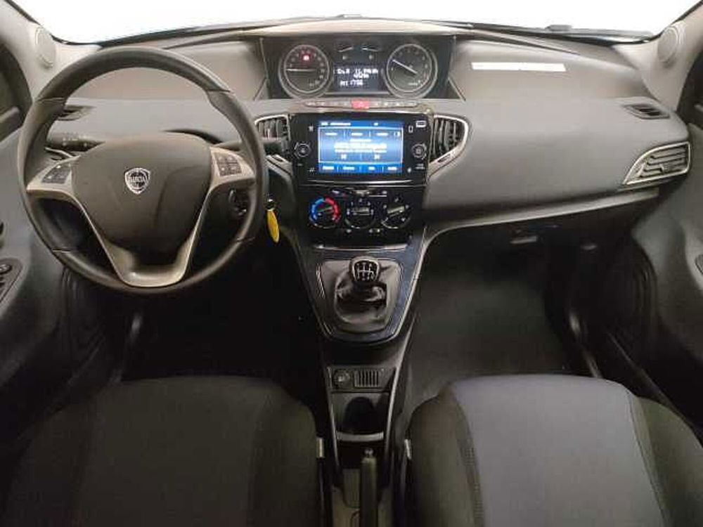 Lancia Ypsilon usata a Teramo (16)