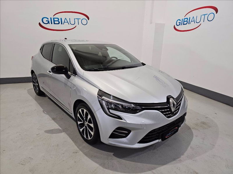 Renault Clio TCe 90 CV 5 porte Intens  del 2023 usata a Palermo