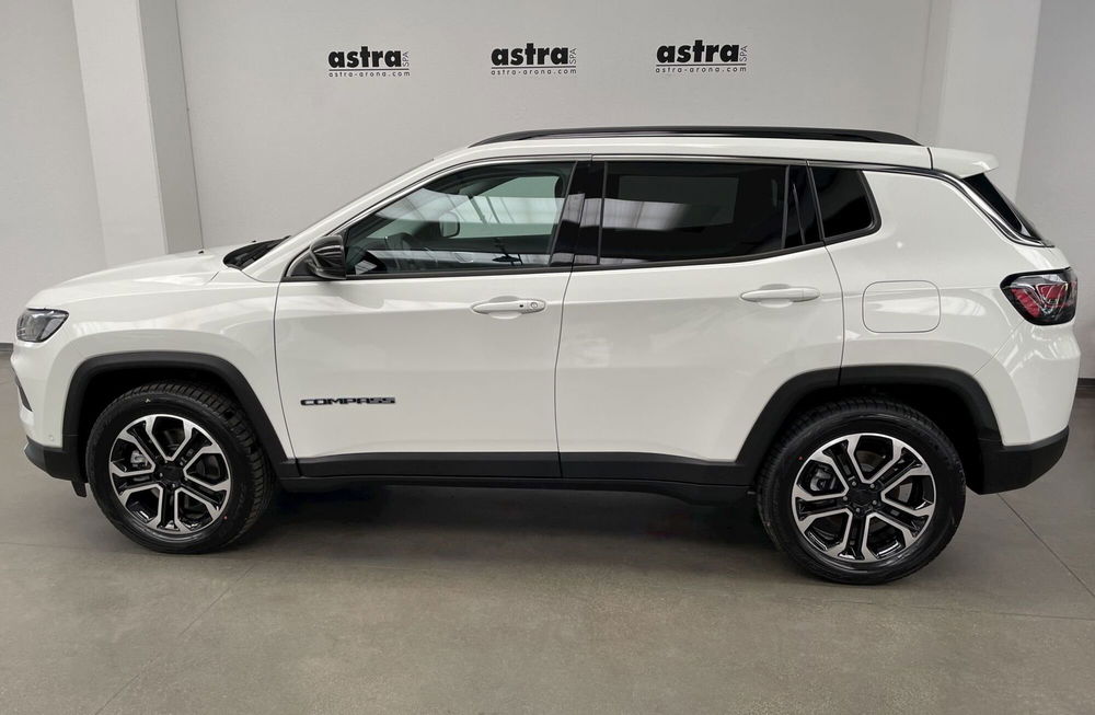 Jeep Compass nuova a Novara (7)