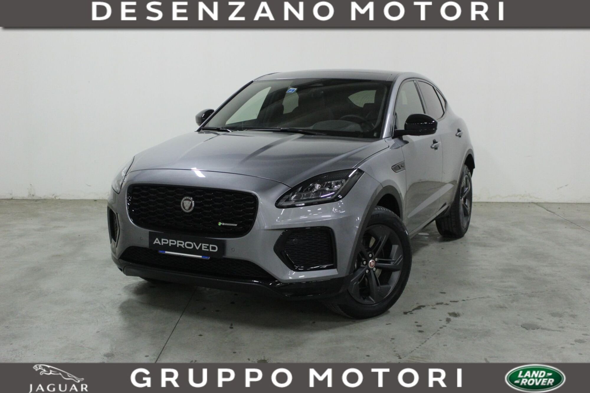 Jaguar E-Pace 2.0D I4 163 CV AWD Auto R-Dynamic Black  del 2023 usata a Brescia