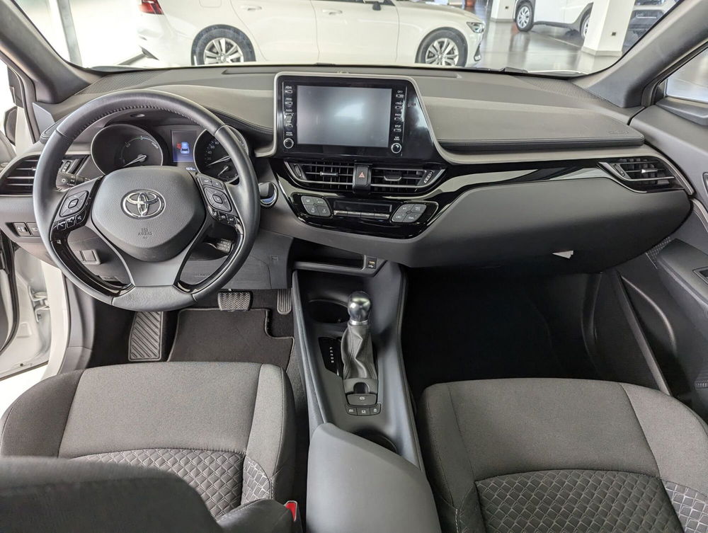 Toyota Toyota C-HR usata a Pescara (8)