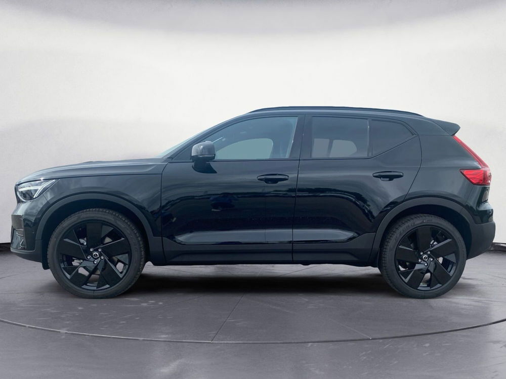 Volvo XC40 nuova a Pordenone (2)