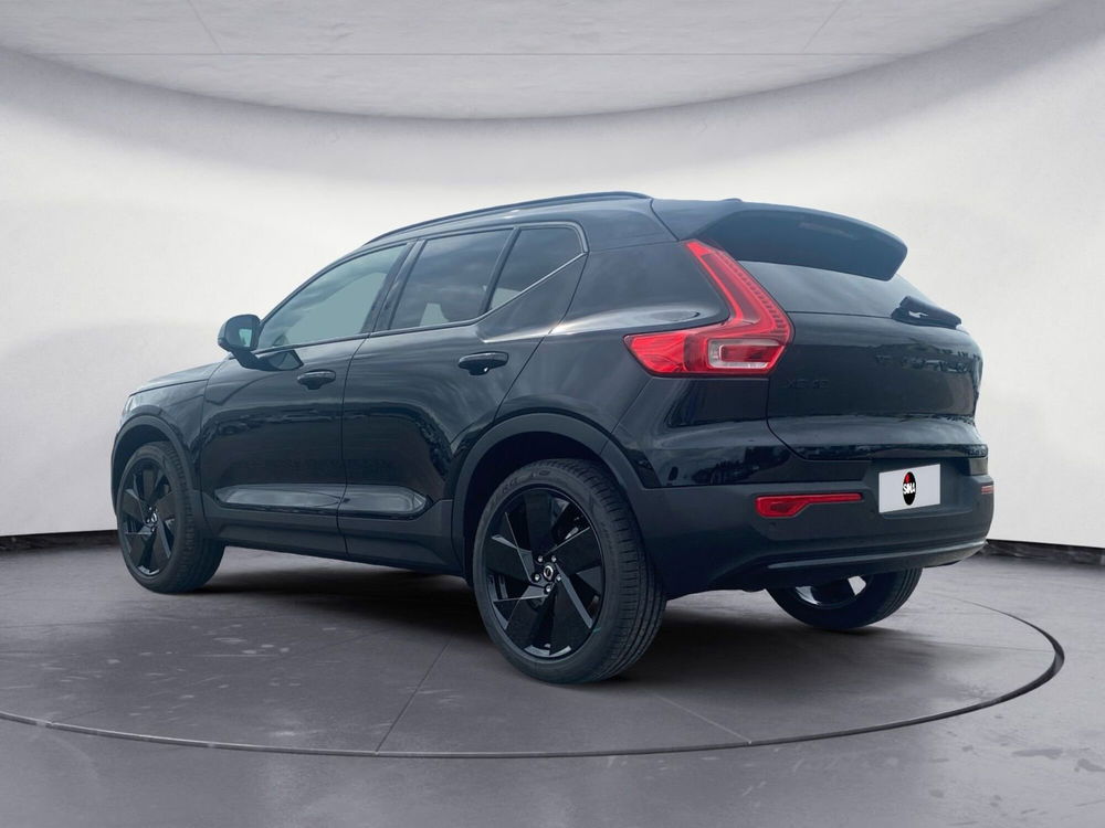 Volvo XC40 nuova a Pordenone (3)