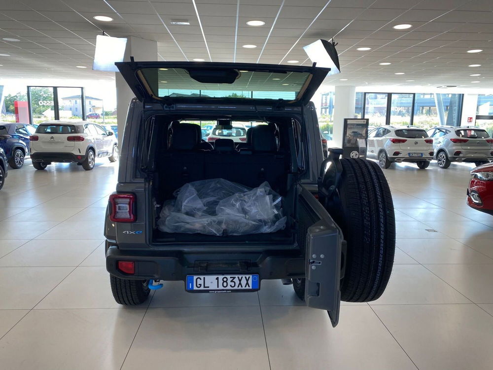 Jeep Wrangler Unlimited nuova a Parma (7)