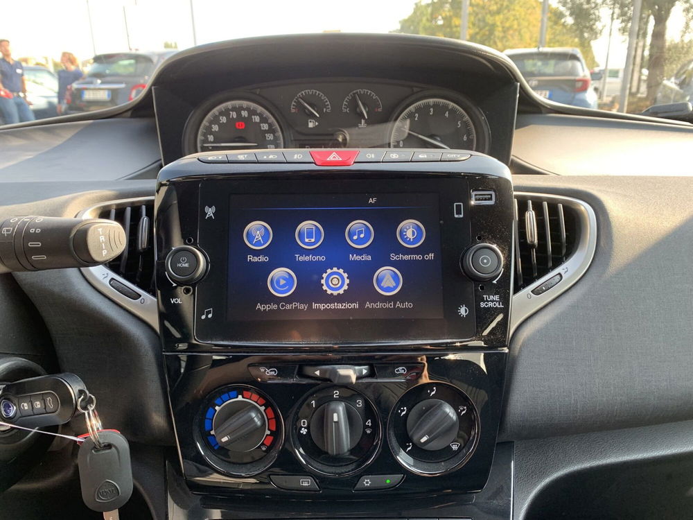 Lancia Ypsilon usata a Parma (10)