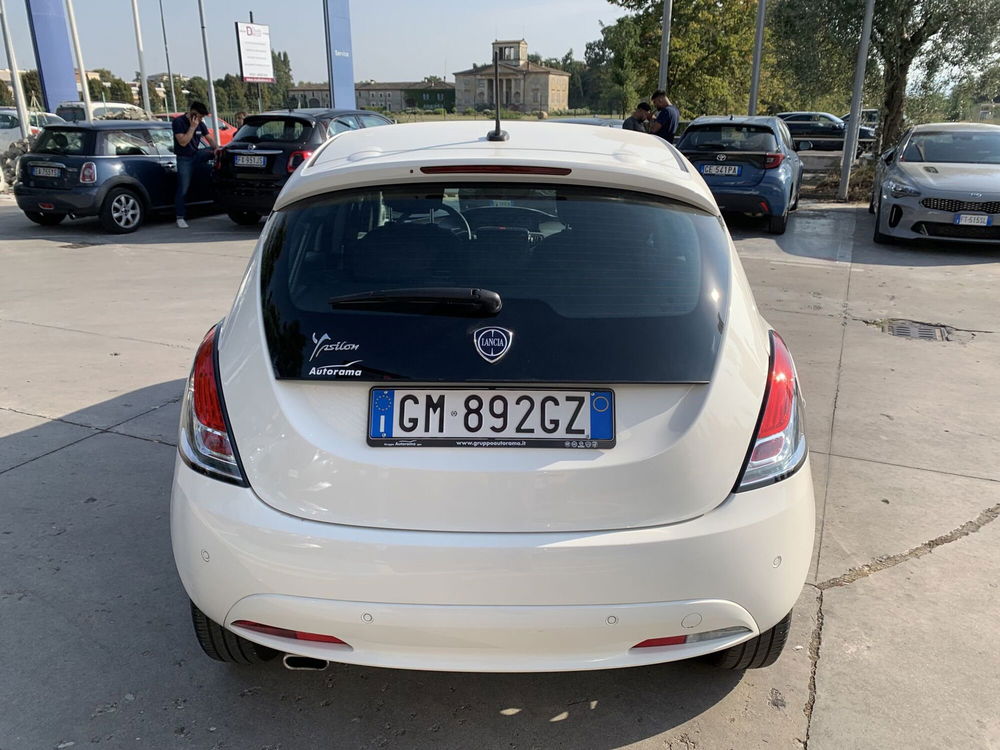 Lancia Ypsilon usata a Parma (15)