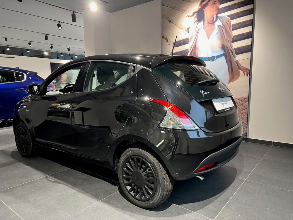 Lancia Ypsilon nuova a Parma (5)